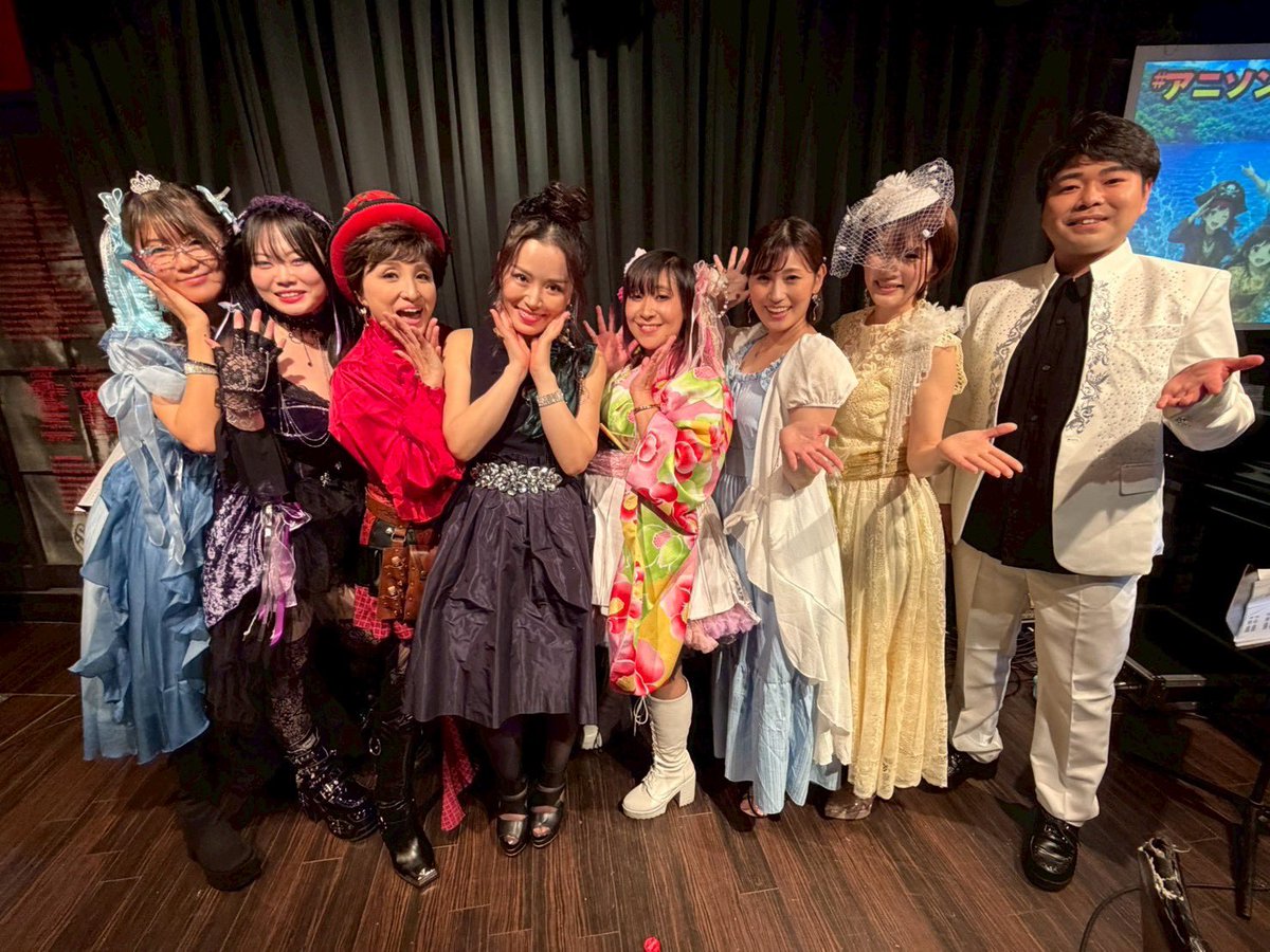 kanadehinoura's tweet photo. 昨日 #アニソンジャズ  LIVEにお邪魔しました✨一枚目左から #JURAN さん #PLUM さん #AZUSA さん #KANA さん #SANA さん #AQUA さん #NANA さん #HIROSHI くん✨
素敵なライブお疲れ様でした✨✨
作詩をさせて頂きました
「絶対青春★フルスィング」最高📣
配信サイト等でも是非お聞きください💗 https://t.co/eeTuzliEUl