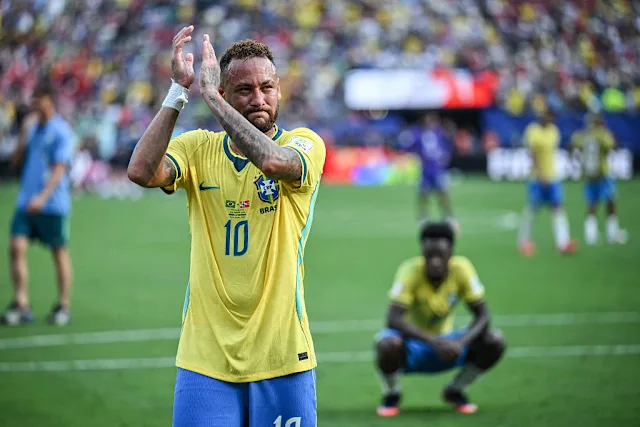 lbertozzi's tweet photo. 🇧🇷 Marcas alcançadas por Neymar Jr:

- Segundo jogador brasileiro a marcar em quatro Copas do Mundo, ao lado de Pelé.

- Jogador mais velho a marcar pelo Brasil em um Mundial (34 anos e 150 dias).

- Terceiro artilheiro brasileiro em Copas, com 9 gols, ao lado de Jairzinho e Ademir, atrás de Pelé (12) e Ronaldo (15).