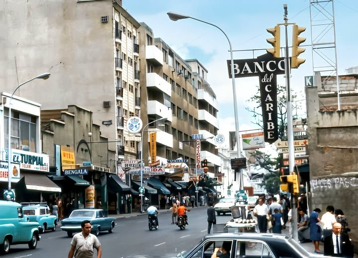 YosseCcs's tweet photo. Pedrera a la Bolsa, años  70. https://t.co/JNvH1vcUBr