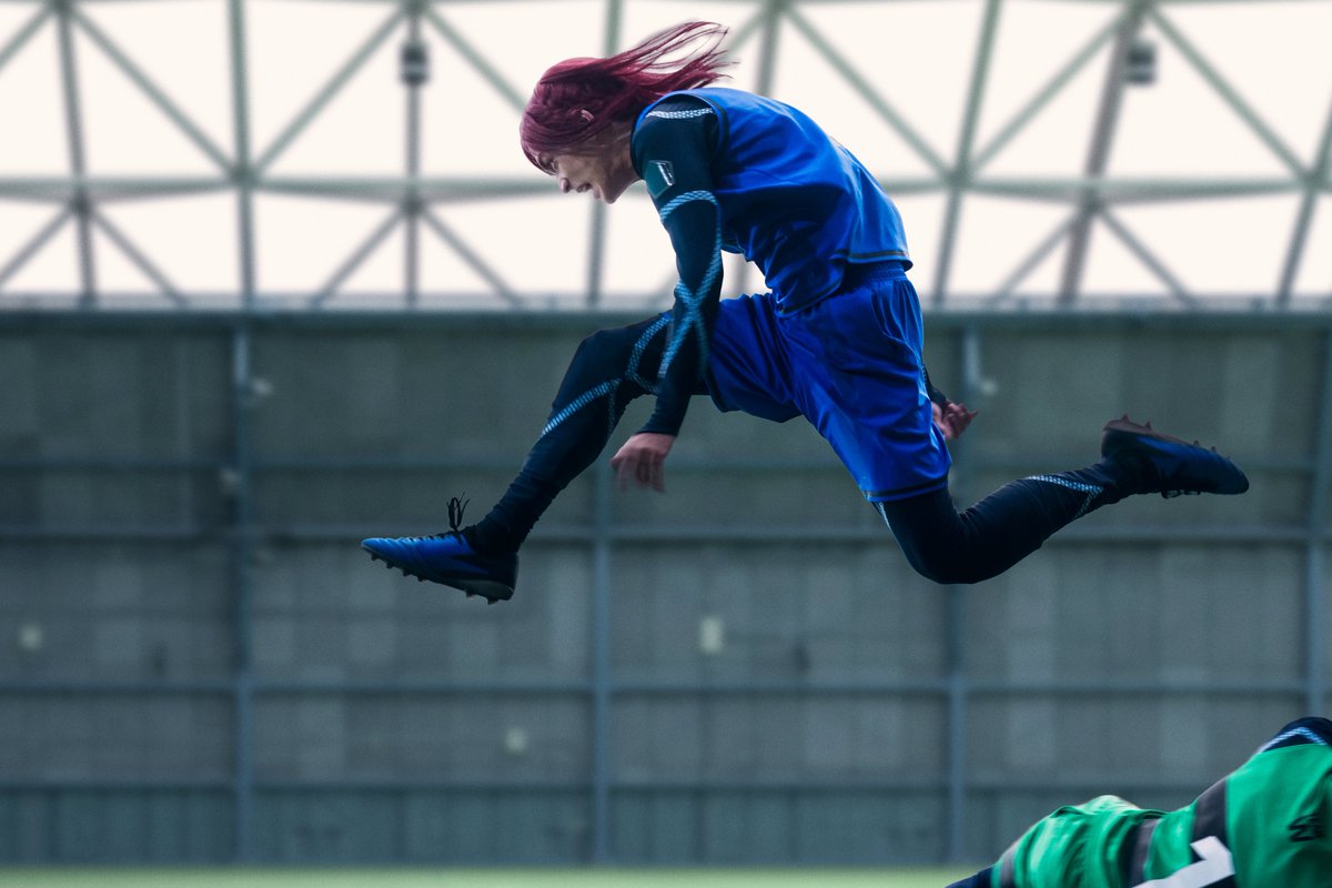 oricon's tweet photo. 『ブルーロック』IMAX同時公開決定⚽️
高橋文哉ら集結のポスター＆場面カット解禁
https://t.co/T6IVfPjpz8
⠀
潔世一　：高橋文哉
蜂楽廻　：櫻井海音
千切豹馬：高橋恭平
國神錬介：野村康太
五十嵐栗夢：青木柚
成早朝日：西垣匠
我牙丸吟：橘優輝
雷市陣吾：石川雷蔵
伊右衛門送人：岩永丞威
久遠渉　：浅野竣哉
今村遊大：櫻井佑樹
吉良涼介：倉悠貴
絵心甚八：窪田正孝
凪誠士郎：K（&TEAM）
御影玲王：綱啓永
剣城斬鉄：樋口幸平
帝襟アンリ：畑芽育