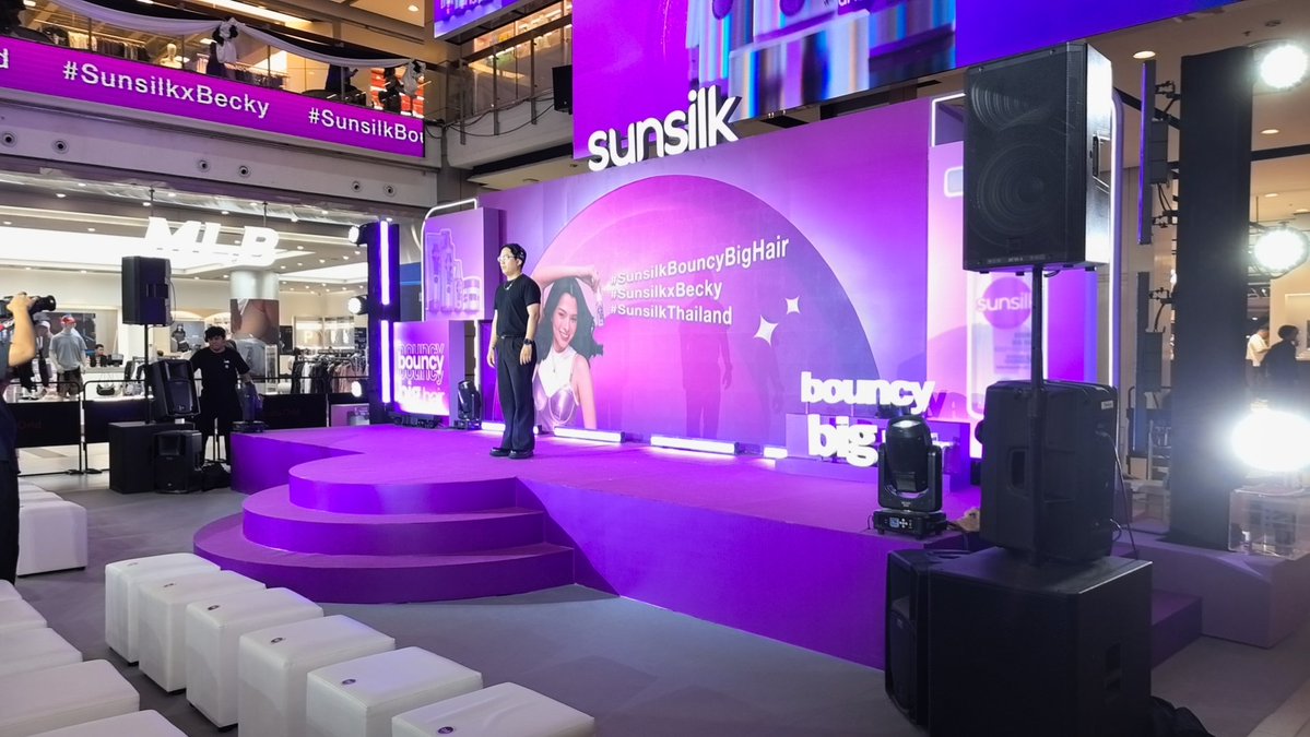 rabbitbearM's tweet photo. I fell down again this morning, Becky, can you comfort me? Maybe I need a lucky charm like Freen Becky's?😭
I got injured once before the event of Freen , and now again in Becky event. Is this a balance?😂

#SunsilkThailand
#beckysangels‌ 
#centralwOrld https://t.co/8oj2tLGmZE