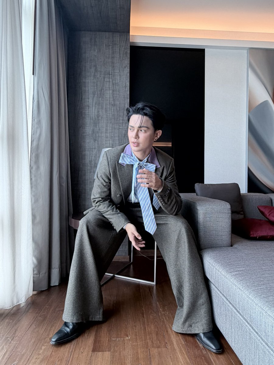 BANKSORNnnn's tweet photo. 19 Floor #banksorn https://t.co/6GyzdzuaAn