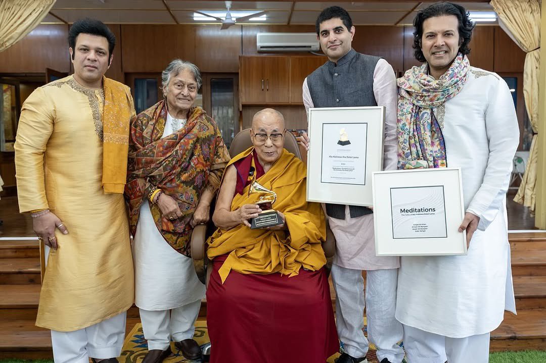 AAKSarod's tweet photo. On the joyous occasion of the 91st Birthday of His Holiness Tenzin Gyatso, we offer our deepest prayers for his good health, long life, and continued guidance to humanity.

With deepest respect, love, and gratitude 🙏🙏    

#dalailama #happybirthday https://t.co/NRDl7a2AD7