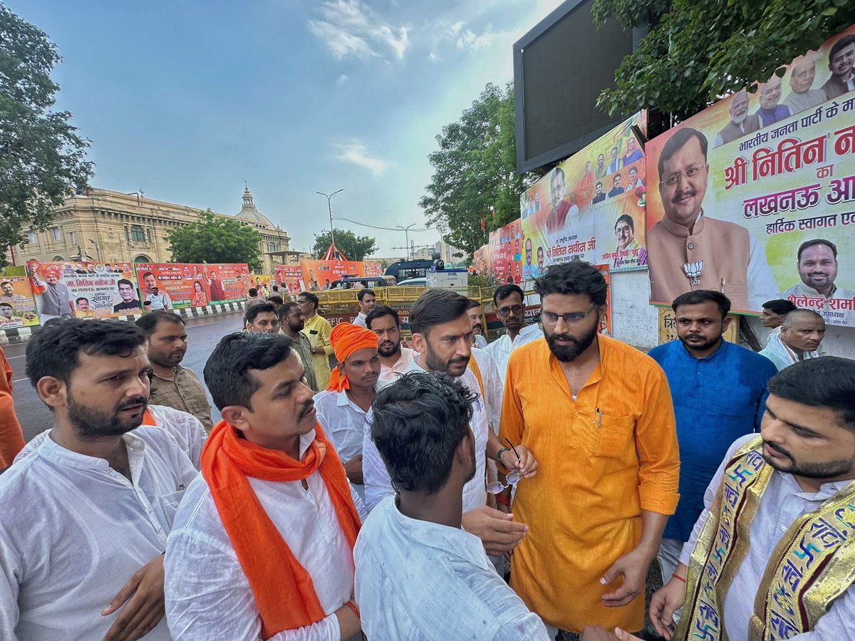 sagunbjp's tweet photo. नवनियुक्त प्रदेश महामंत्री @BJP4UP , नि.राष्ट्रीय महामंत्री @BJYM आदरणीय बड़े भईय्या श्री अभिजात मिश्र जी का प्रदेश मुख्यालय(लखनऊ) पर सान्निध्य एवं आशीर्वाद प्राप्त हुआ। @AbhijatMishr 

@BJYM4UP @BJP4UP https://t.co/hQXfkvlFUB