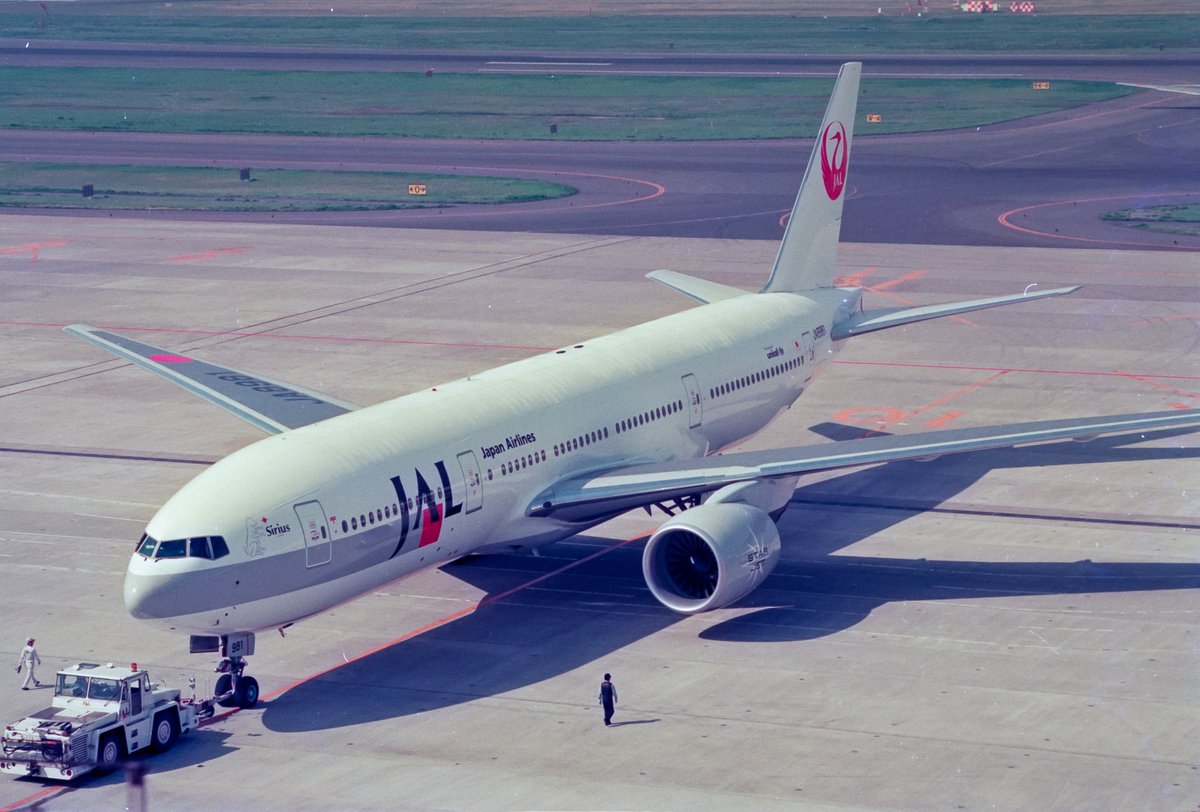 JAL_Official_jp's tweet photo. 📸#JALみんなのベストショット📸

7月7日7時…⏰

「777」といえば⁉️
実は、JALのボーイング777は
今年で就航30周年なんです👏

そんな記念すべき2026年🗓️
7月のお題は…「ボーイング777」✈️

コメント欄に写真や思い出を投稿して
一緒にお祝いしてね😊🎊

中の人は、
思い出の写真を置いていきます✨ https://t.co/ECKdL1Hpon