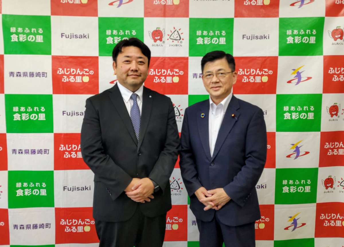 shoji_kenichi's tweet photo. 今日は朝から青森県津軽地方で活動。

弘前市の谷川政人市長とは、国の施策に関しての率直な意見交換を。藤崎町の栩内伸治町長とは、広域観光への取り組みや地域医療対策等について、じっくり話し合いました。

外崎、志村両弘前市議と。
#弘前市 
#藤崎町
#岡田華子さん、久しぶり https://t.co/ptznswZKM2