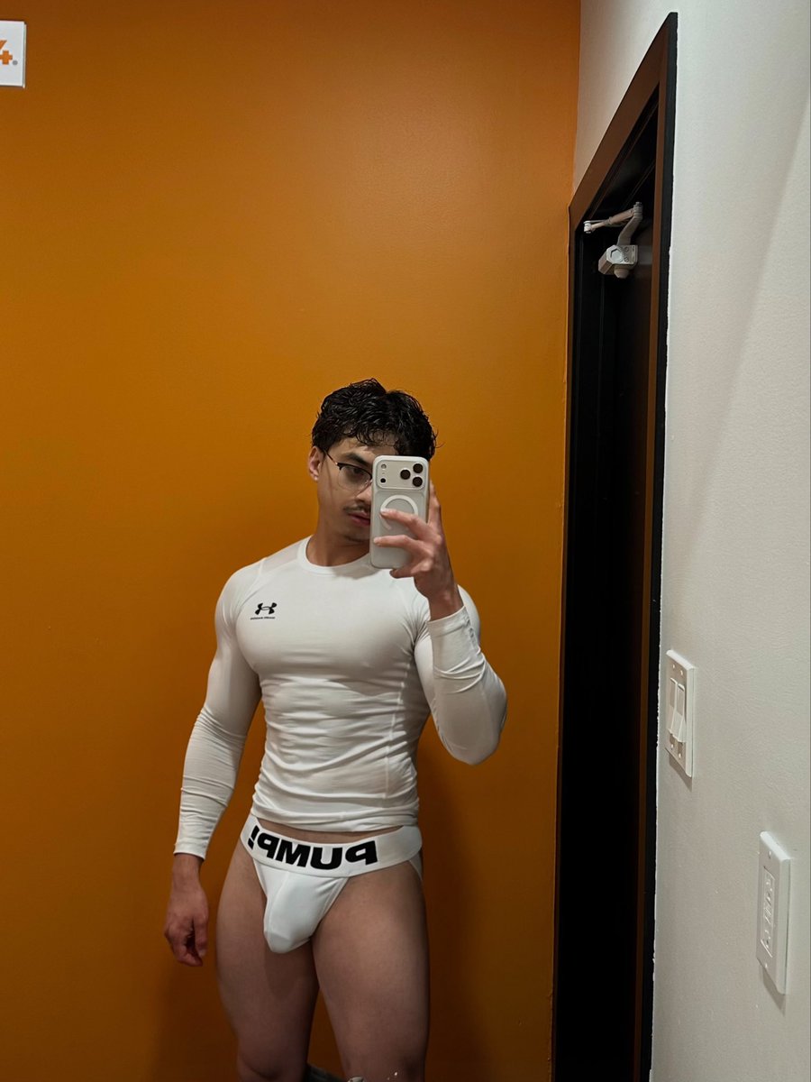kdrewp's tweet photo. hello oomfs 😏 https://t.co/4xd3tS3J1s
