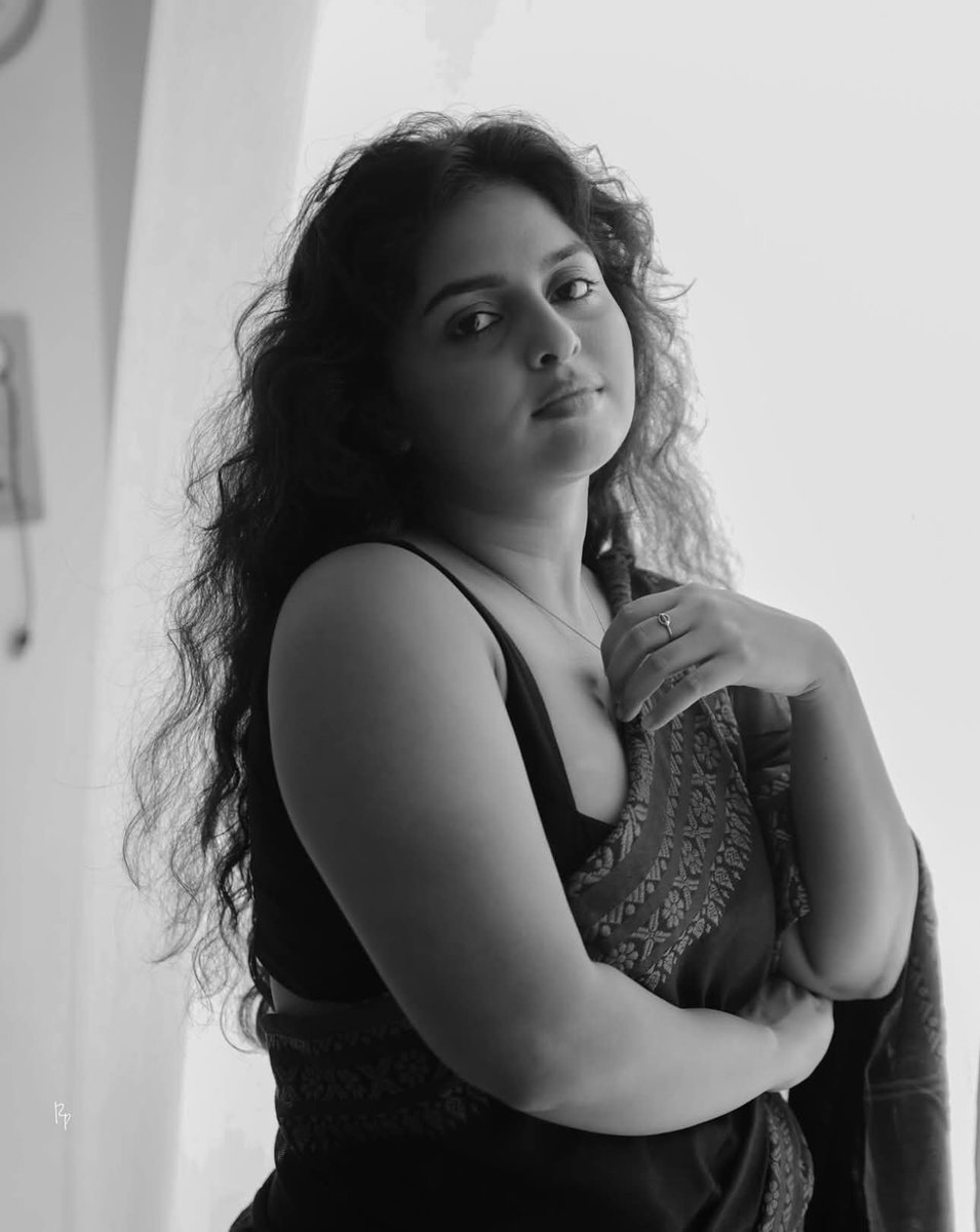 ItzmeMarees's tweet photo. Only her name is Tamizhvani but she's a Total modern ❤.. 

#Tamizhvani https://t.co/QtEvgEf0ST
