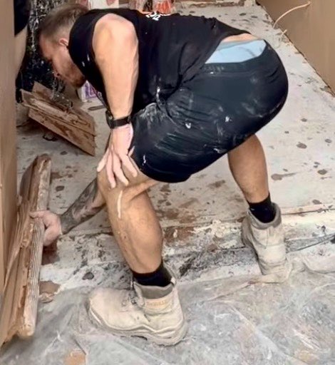ScaffHunter's tweet photo. 🍆or🍑 lads? #tradie #fittradie #dirtytradie #tradiebulge #tradiemuscle #tradietatts #tradieass #workgear #workboots #tradieboots #bootworship 🐽 https://t.co/aXmXcj4tPx