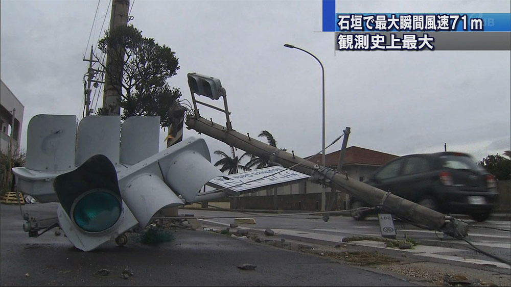 yuimaruX's tweet photo. @wni_jp 比較に上げます、２０１５年の台風１５号の時の石垣島です。
この時は940hPa、45m/sでこの威力です。
今回の台風9号はこれより強いです。 https://t.co/tuuVYxYOgz