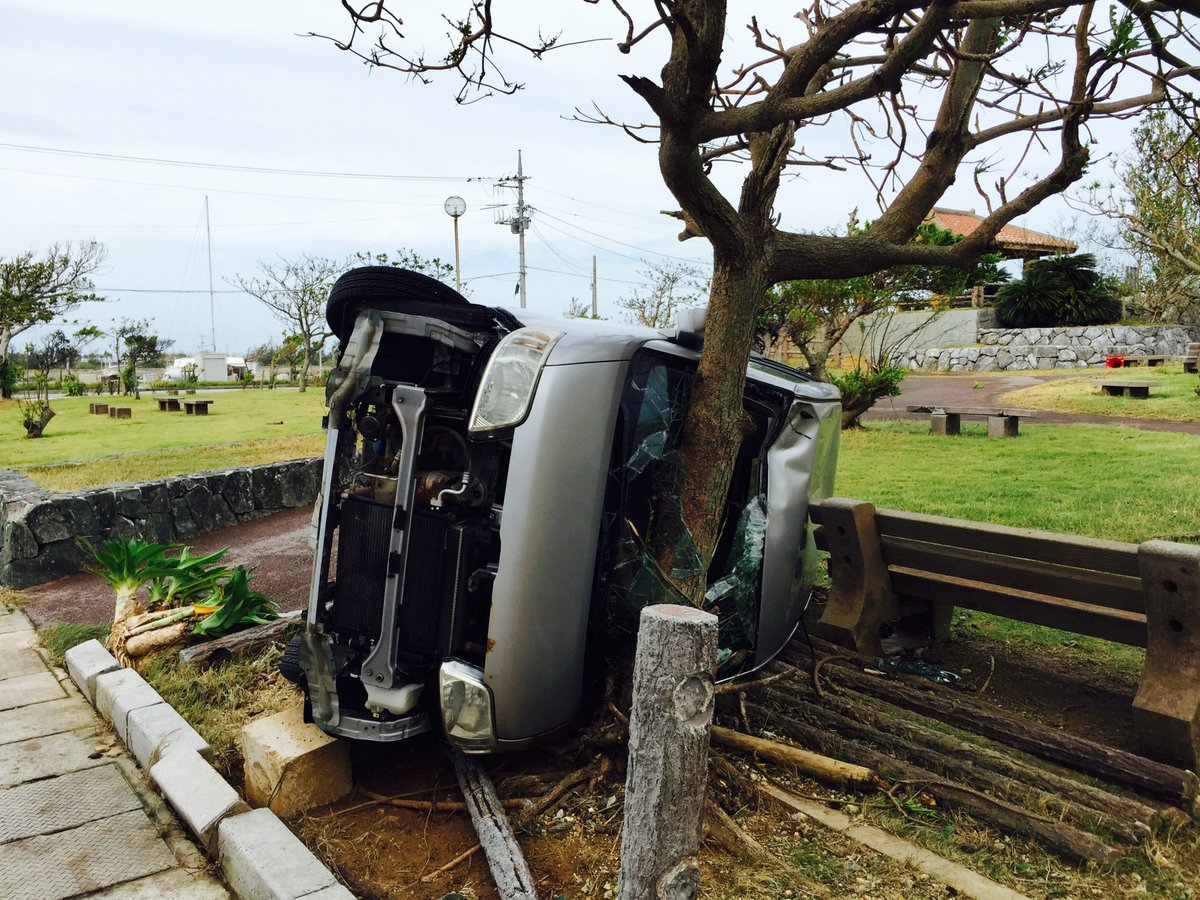 yuimaruX's tweet photo. @wni_jp 比較に上げます、２０１５年の台風１５号の時の石垣島です。
この時は940hPa、45m/sでこの威力です。
今回の台風9号はこれより強いです。 https://t.co/tuuVYxYOgz