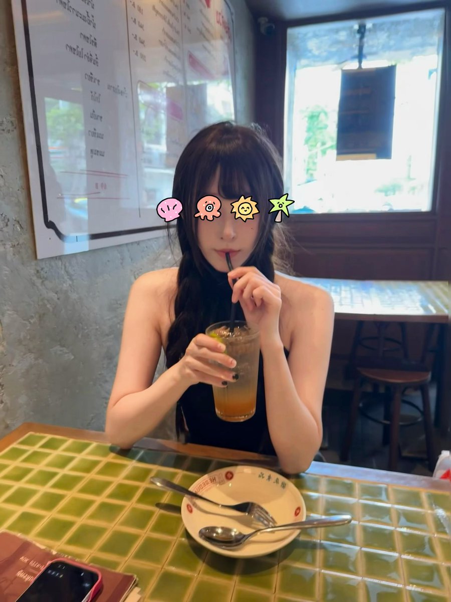Yuimeowx's tweet photo. 在泰國有偶遇的嗎？ https://t.co/wT8V9Ond6K