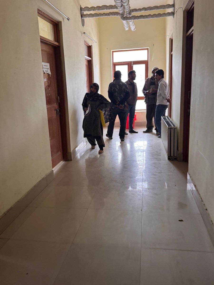 Kargil_Issues's tweet photo. Public Concern

It is unfortunate that no staff was available in the Date of Birth section at District Hospital Kargil till 10:30 AM, leaving numerous people waiting for essential services. Patients and attendants were forced to spend hours unnecessarily. @lg_ladakh @dc_Kgl https://t.co/FwB7Rbwmg3