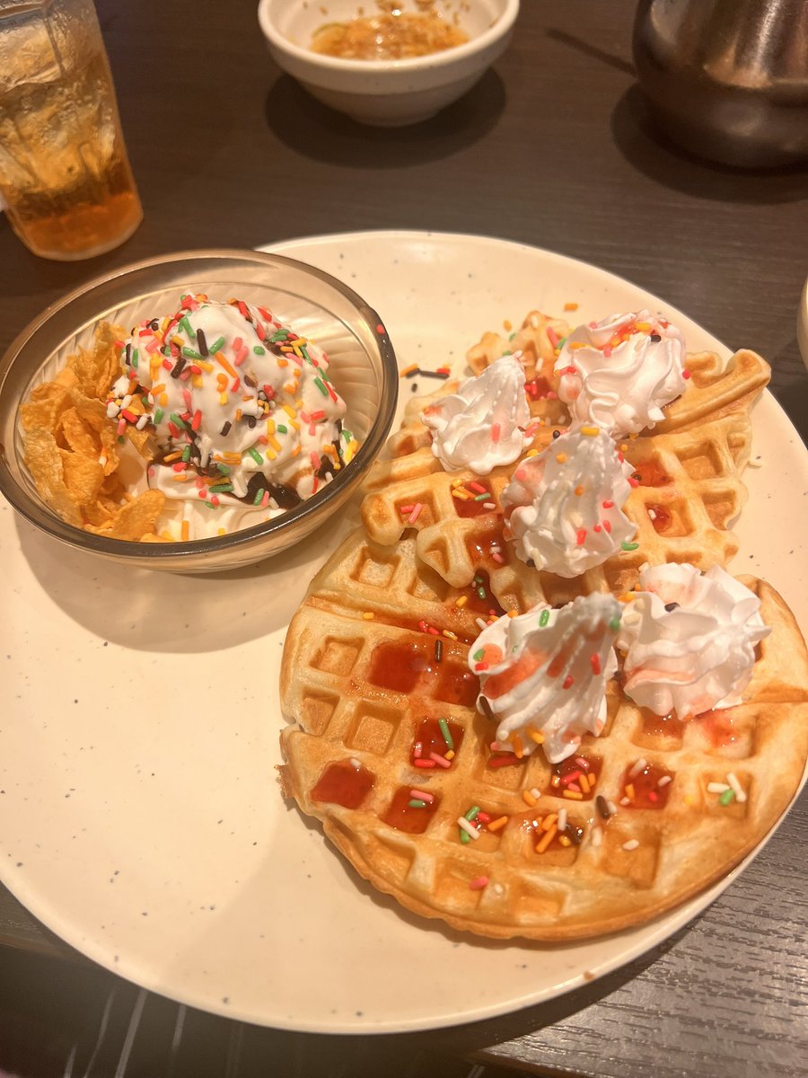 Akiramaru_ch's tweet photo. ハッピハッピーセットらしい https://t.co/zmGcymDQtF