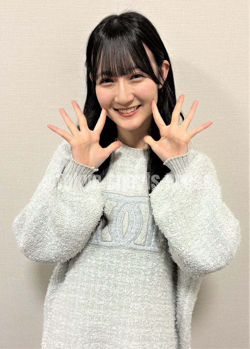 kyuspo's tweet photo. 今日6日の九スポ裏１面は #HKT48 の #今村麻莉愛 さんが登場♥キャプテン就任から1年半。就任直後の試行錯誤とそれを経た今の考え、グループへの思いをたくさん話してくれました🎤必読です📰 https://t.co/lMcRynGqUM