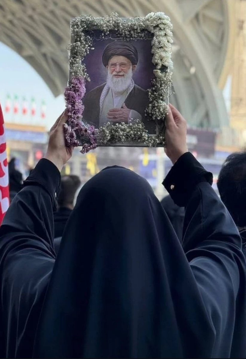 samiragandomi74's tweet photo. حال ما  درهجر یوسف کمتراز یعقوب نیست
اوپسرگم کرده بود ماپدر گم کرده ایم
#حی_علی_التهران https://t.co/5XnVHmEyg9