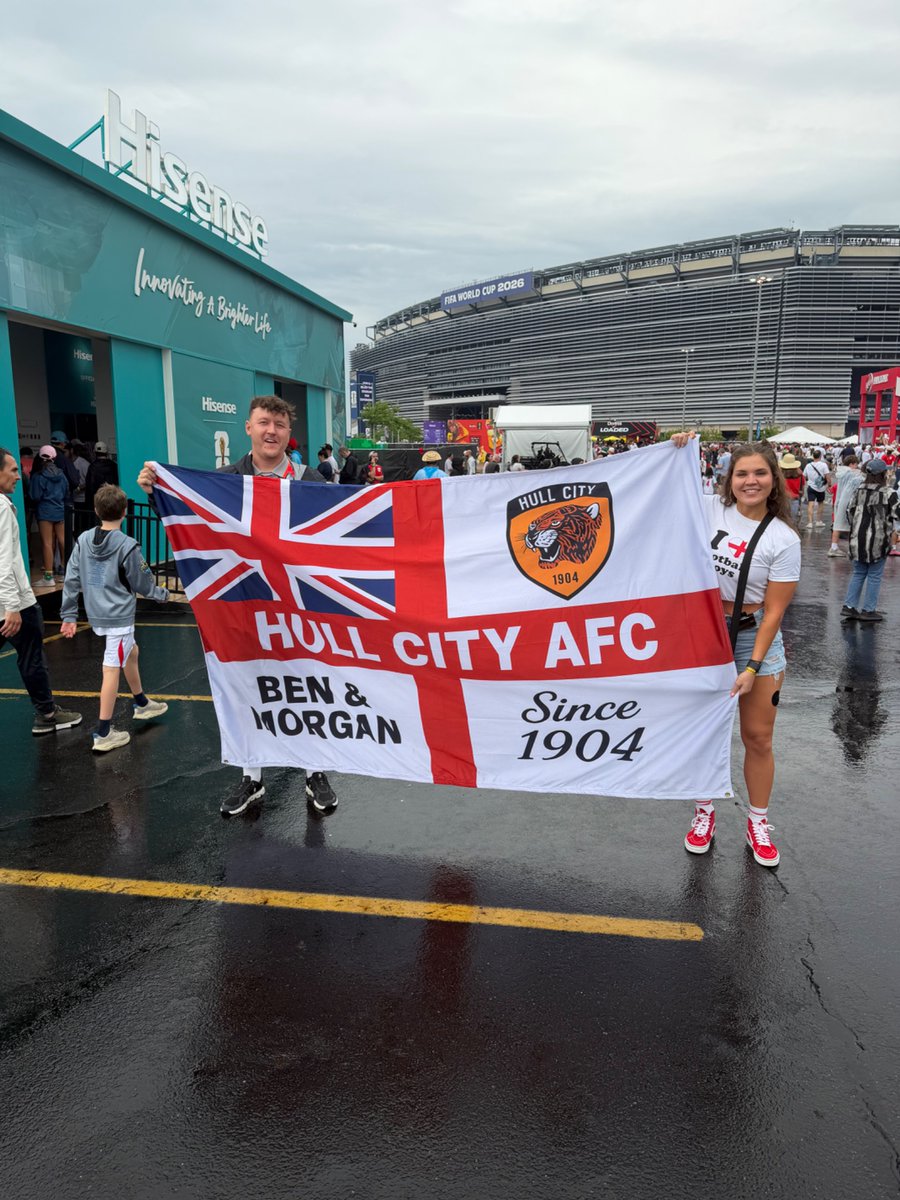 LFCBen0121's tweet photo. @jallmenn Representing! Hope to see you in Miami 🦁🦁🦁 https://t.co/xCn3T3yeLs
