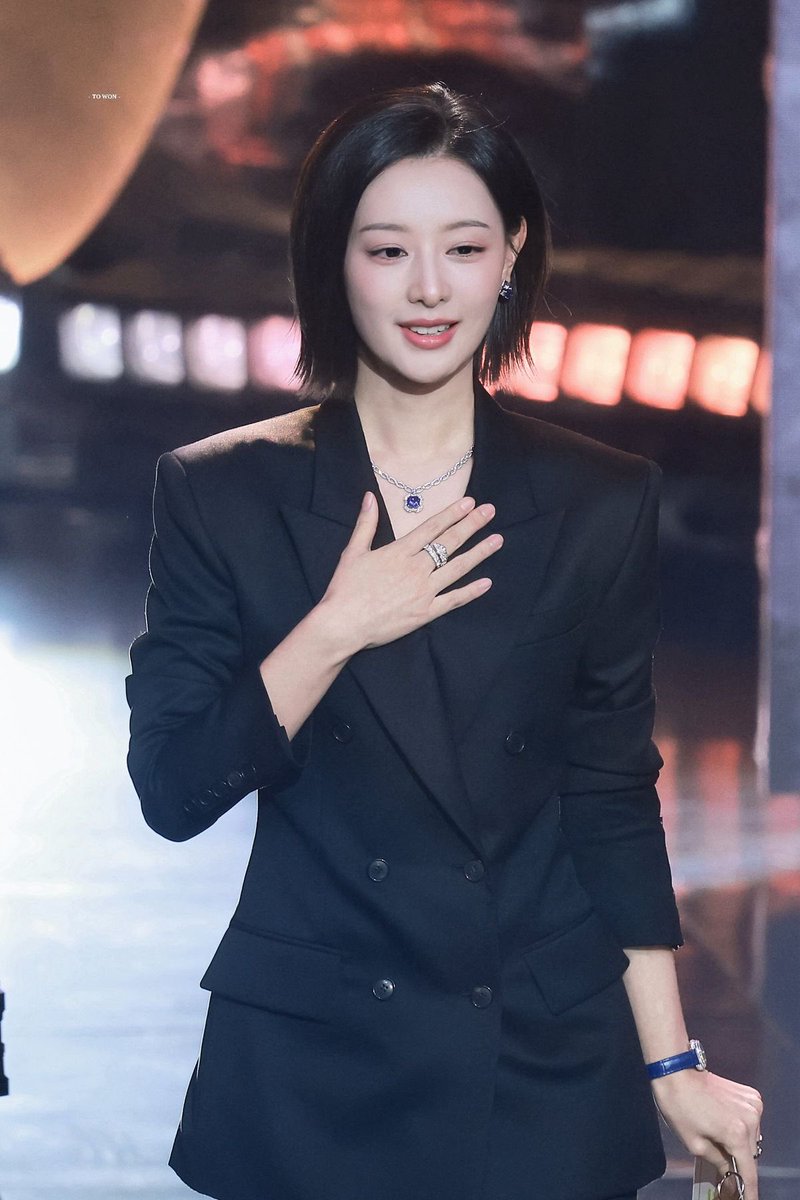 geew0nii1019's tweet photo. 추가로 나는… 언니가 정장 입고 닥엑 홍보차 뉴스룸 나오는 게 너무너무 보고싶음…. 발음도 또박또박 얼마나 예쁘고 단아할지 감도안오고, https://t.co/MxlGe503s4