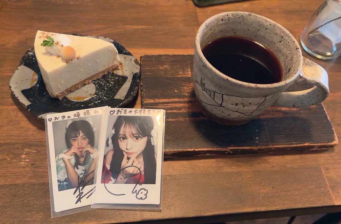 oca_cs7's tweet photo. 愛花ちゃん、可奈ちゃん、チーズケーキだよ(  ◜ω◝ ) https://t.co/mP6JqBCxL6