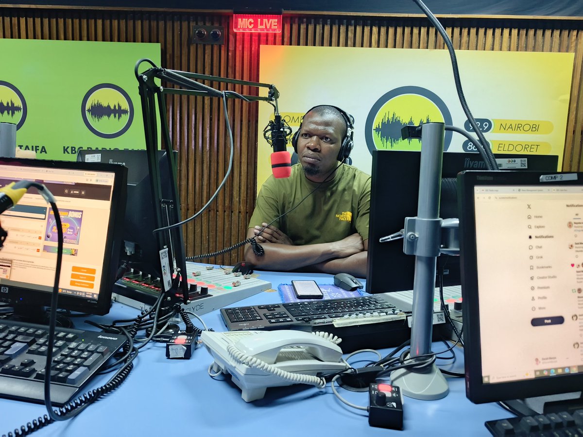 RadioTaifaFM's tweet photo. KUELEKEA SIKU YA KISWAHILI DUNIANI 

Tunao Goeffrey Nyamai na Bahati Miti kutoka Maktaba Mart Publishers. 

Unasikiliza Ukiwa Wapi..? 
#KBCRadioTaifa ^FN https://t.co/HUwOyhEwNa