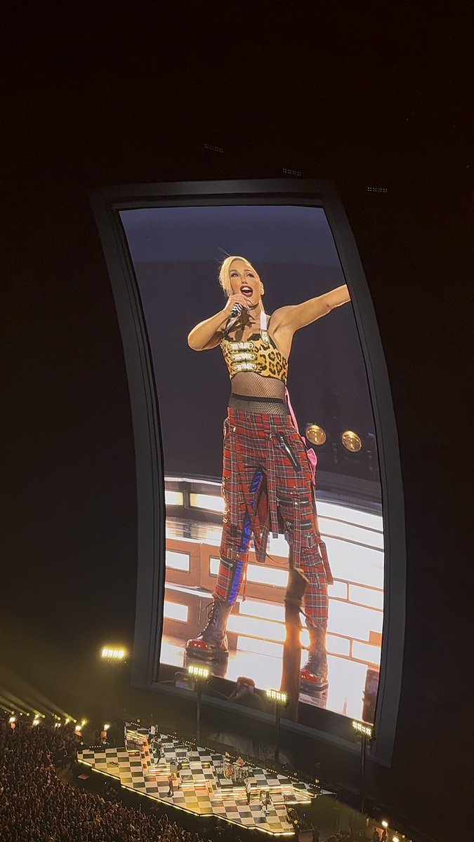 lostinnewwave's tweet photo. Take me back to No Doubt’s Vegas residency… 💔 https://t.co/00IKySAKoJ