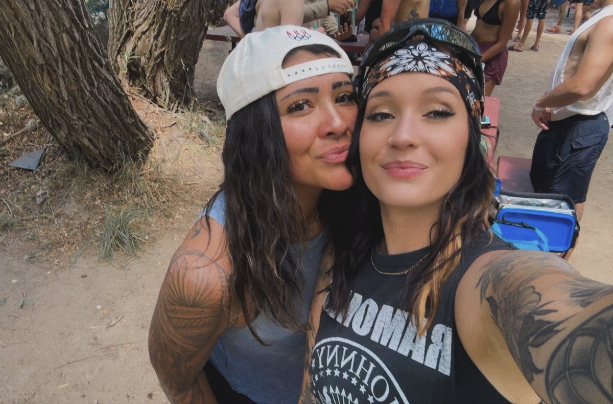 Alexia_Relleve's tweet photo. Popped tube and accidentally smacked my girlfriend with a tree but still always a fun time at Provo River 🤣🫶🏼 https://t.co/1VVQMQ26YL