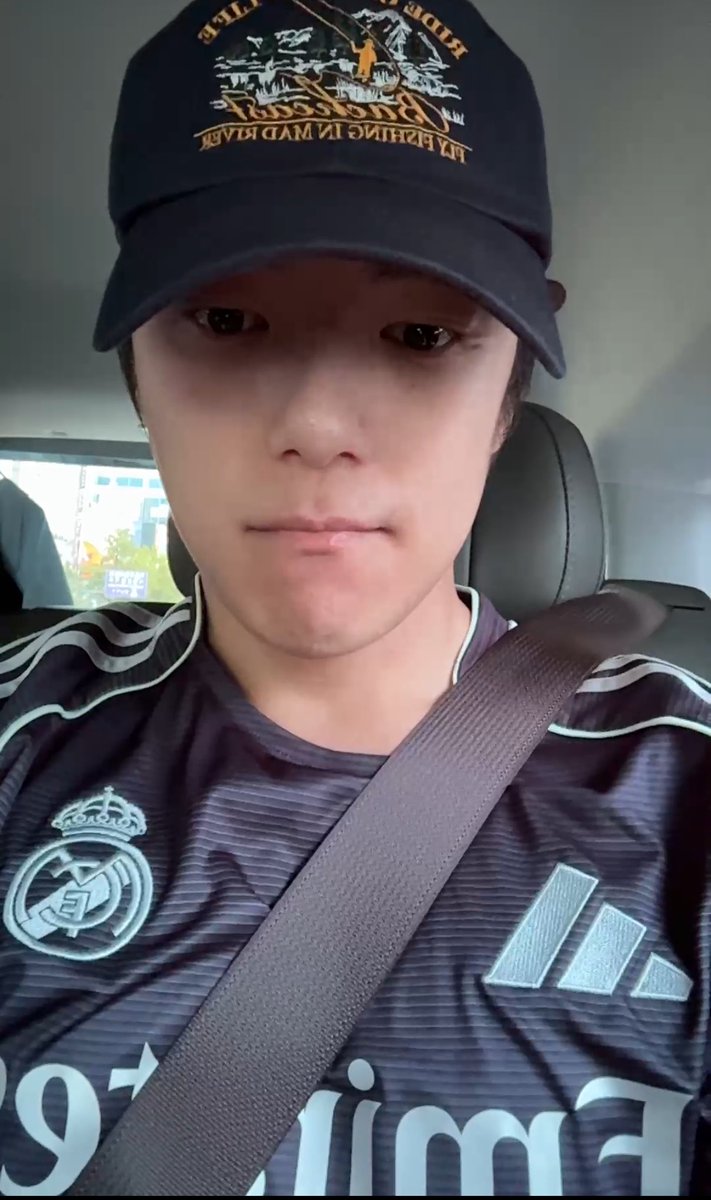 minyokuda's tweet photo. 띵띵부어가지구그른가
24살같네요 민혁님 https://t.co/hhriN6cjLW