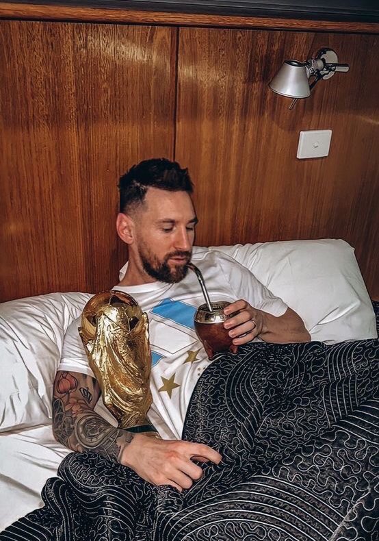 ElyMessista's tweet photo. Me desperté solo para ver si Inglaterra ya había hecho su trabajo y efectivamente. sigo durmiendo 😴 

QUE LINDO SER ARGENTINO LPM 🇦🇷🥰 https://t.co/6rDDXJ4NZc