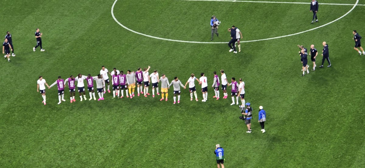 EnglandBlock109's tweet photo. Amazing night 🏴󠁧󠁢󠁥󠁮󠁧󠁿🏴󠁧󠁢󠁥󠁮󠁧󠁿🏴󠁧󠁢󠁥󠁮󠁧󠁿 https://t.co/XeP8GQqRpp