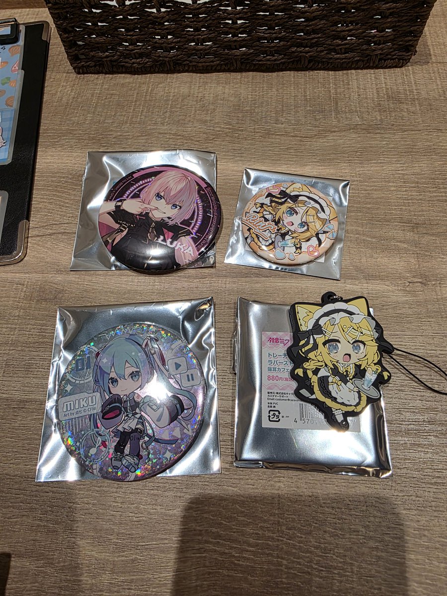 ST30194739's tweet photo. 【交換】
秋葉原フェスティバル 2026 AKIBA FAN CUBE 22カレー 缶バッジ ラバスト 特典 コースター
譲 画像
求 同種レン
本日(15時頃まで)秋葉原、後日都内、マジミラ8/28 https://t.co/4iQwjFT6x2