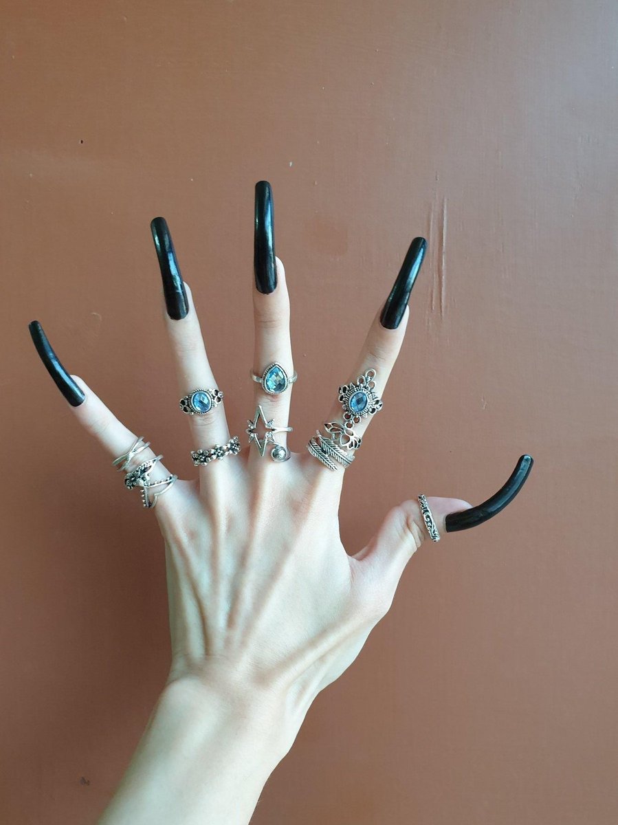 longnailspage's tweet photo. https://t.co/KS5ME8iTDe black claws ๐ค
#blacknails #longnaturalnails #blacknails๐
#claws #naturallongnails https://t.co/EtdGvE8PhK