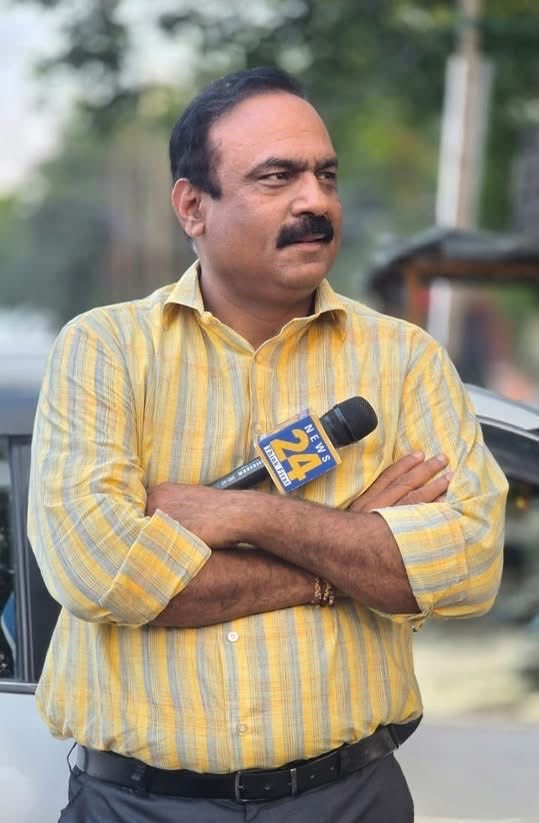vishalrishu07's tweet photo. इलाहाबाद विश्वविद्यालय के सीनियर, छात्रावास की परंपरा को आज तक जीवंत रखने वाले अभिभावक, देश के चमकते सुनहरे शीर्ष पत्रकार श्री @rajeevranjanMKH सर को जन्मदिन की हार्दिक बधाई एवं अनन्त शुभकामनाएं 🎂 https://t.co/mNr1WRj4dC