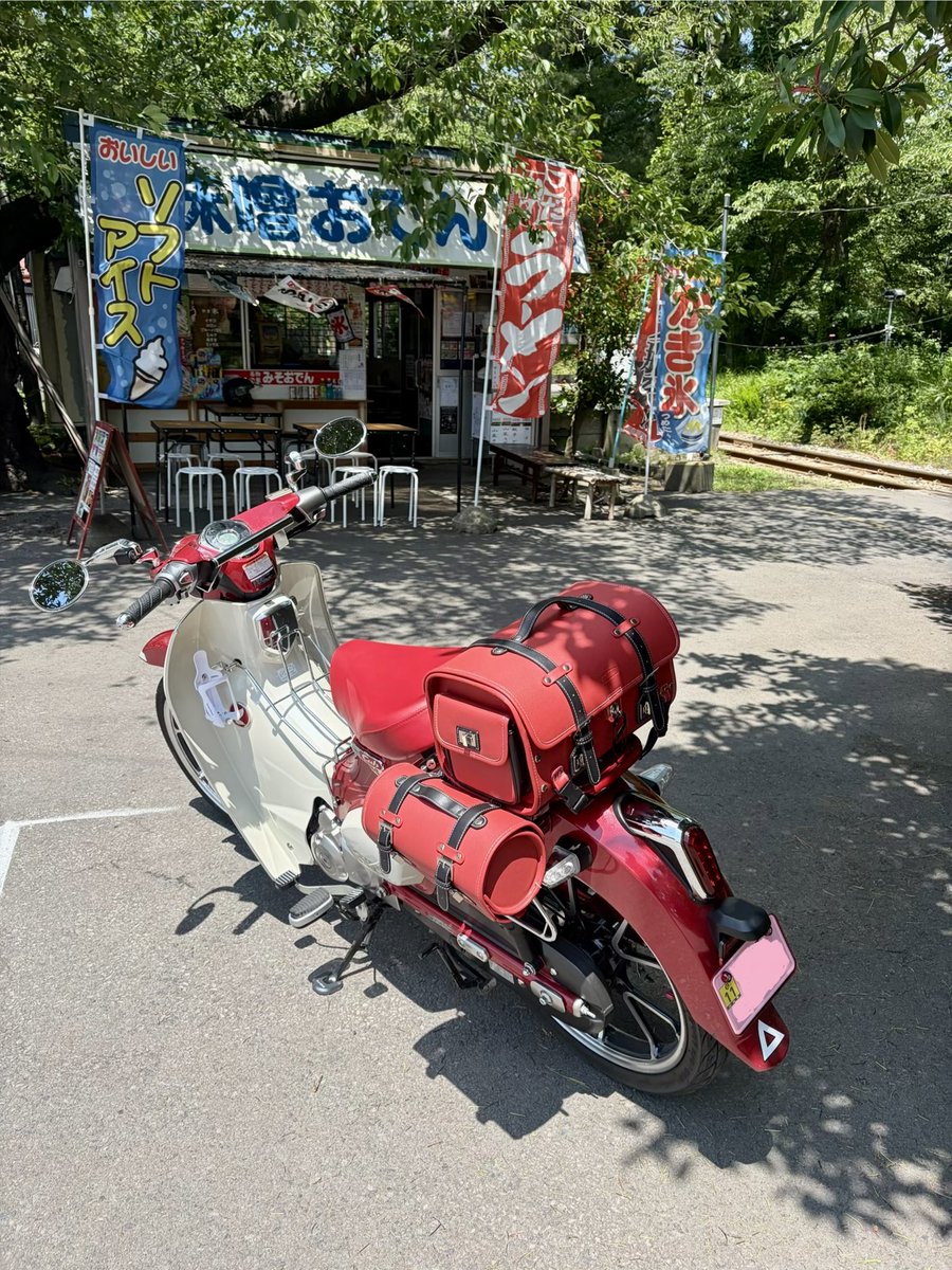 Ringo_kingdom's tweet photo. 今日はりんごお休みなので念願の芦野公園の秋食堂さんへ行ってきました♪
ここの味噌おでんがほんとに美味しい！味噌と出汁だけじゃなくカレーが相まってご飯が欲しくなるおでんでした。ご飯頼めばよかった(笑)
ご店主とお話しも弾んで元気を頂いてきました！また来よう。
#秋食堂 https://t.co/e1wCZaJfVl