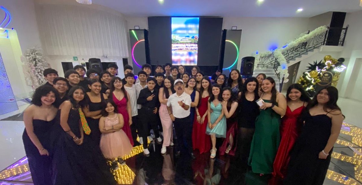 blancagarza77's tweet photo. Evento de Graduación de mi KENO 🎓 
Presentación del Pini Ramones
Colegio Juan Pablo II
“CLASS of 2026”
Jueves 25 de Junio del 2026.

#vanegasgarza
#ColegioJuanPabloII
#GuadalupeNL https://t.co/AH44c5oEVF