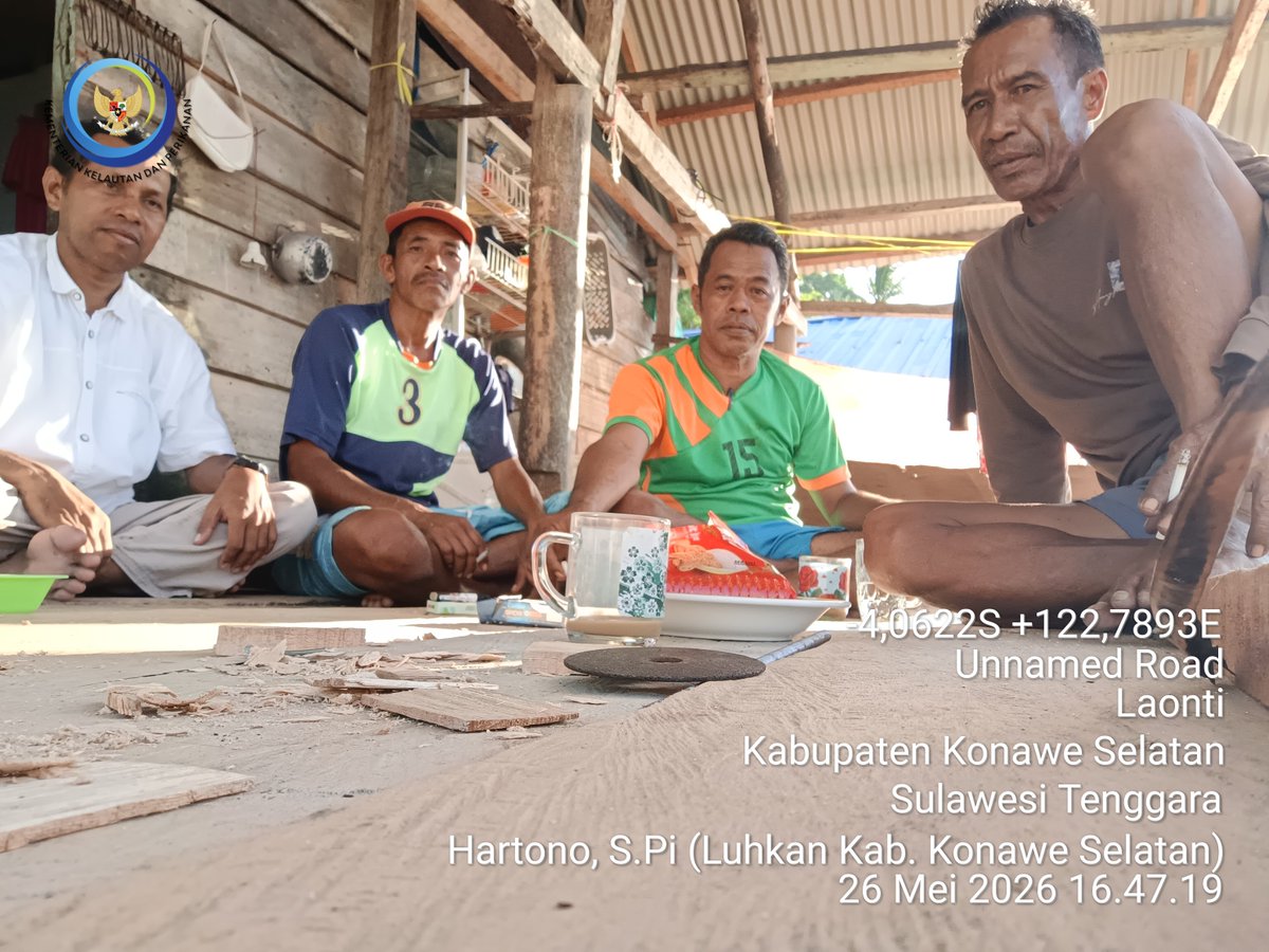 Hartono44759248's tweet photo. Selasa (26/05/2026) Hartono luhkan Konawe Selatan, Sosialisasi Peraturan Menteri Kelautan dan Perikanan Nomor 5 Tahun 2026 pada KUB Baho Lestari Desa Labuan Beropa Kec. Laonti
#luhkankonaweselatan
#kkpri
#brsdmkp
#satminkalmaros https://t.co/YI2V2wKyvX