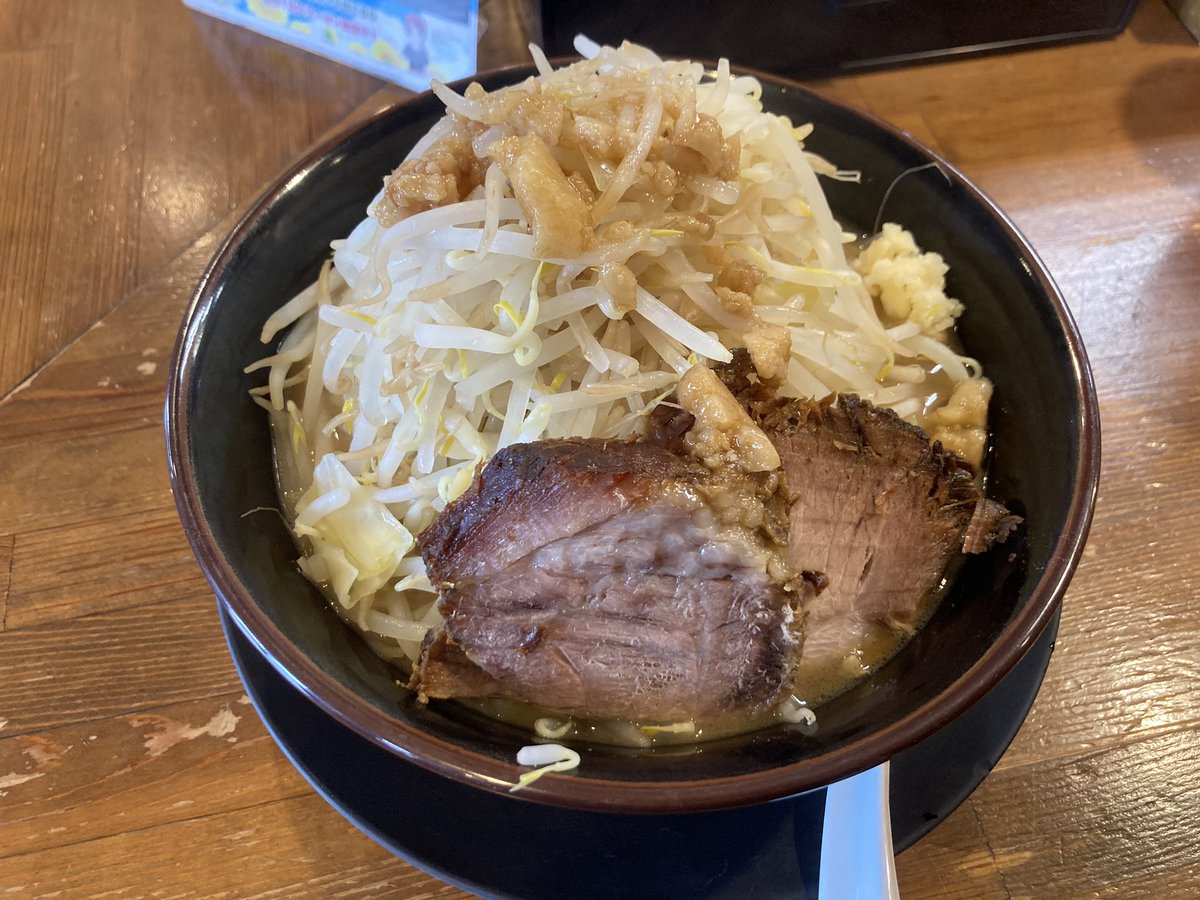 86frs_'s tweet photo. 野菜マシマシ無料なってたから
麺小の野菜マシマシにしたら偉いデブ飯になった🙃
もやし大好きマンだから最高 https://t.co/1yophHfLM4
