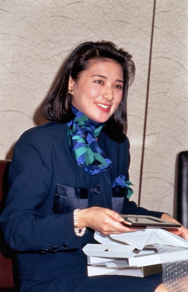 ee_hx12's tweet photo. 女性が憧れる女性ってこういう方達。
二日酔いで国会出たり、妹ポジ取って外交で姫ムーブするような女は普通に嫌悪する。 https://t.co/WmJ7DbDPeo