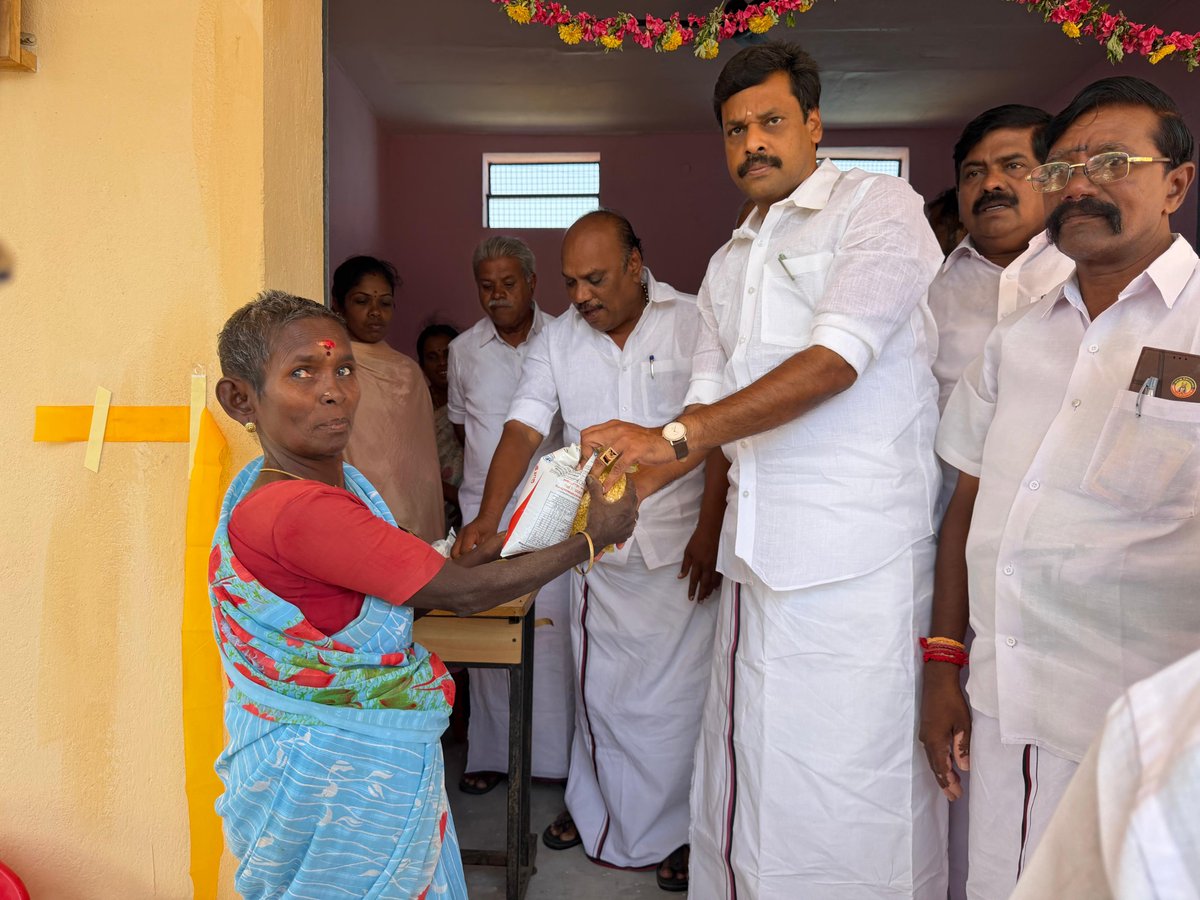 murasolimp's tweet photo. திருவையாறு சட்டமன்ற உறுப்பினர் தொகுதி மேம்பாட்டு நிதியிலிருந்து, பூதலூர் ஊராட்சி ஒன்றியம் - புதுப்பட்டி ஊராட்சியில் புதிதாக கட்டப்பட்டுள்ள பொது விநியோகம் அங்காடி கட்டிடத்தை தஞ்சை மத்திய மாவட்ட திமுக செயலாளர் திரு.துரை.சந்திரசேகரன் MLA அவர்களுடன் திறந்து வைத்தோம்.

உடன் ஒன்றிய கழக செயலாளர்கள் திரு.கல்லணை செல்லக்கண்ணு, திரு.முருகானந்தம் மற்றும் அரசு அலுவலர்கள், ஒன்றிய, கிளைக் கழக நிர்வாகிகள், பொதுமக்கள் கலந்து கொண்டனர்.