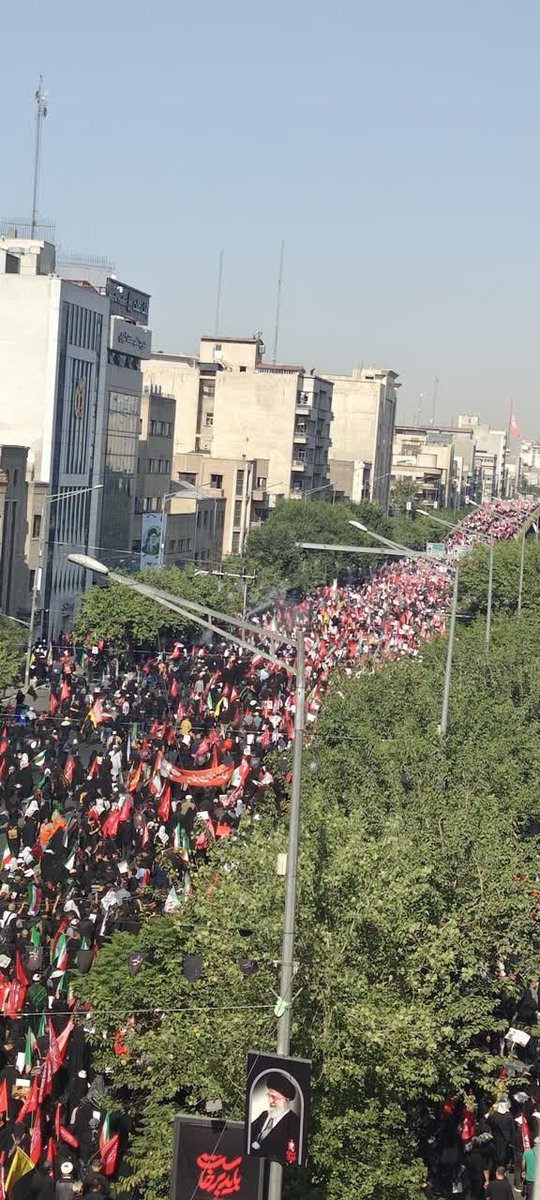 ZahraHatafi's tweet photo. دریای خروشان عشق و وفاداری در وداع با رهبر شهیدمون...😭
#حی_علی_التهران https://t.co/ETacA8XbSJ