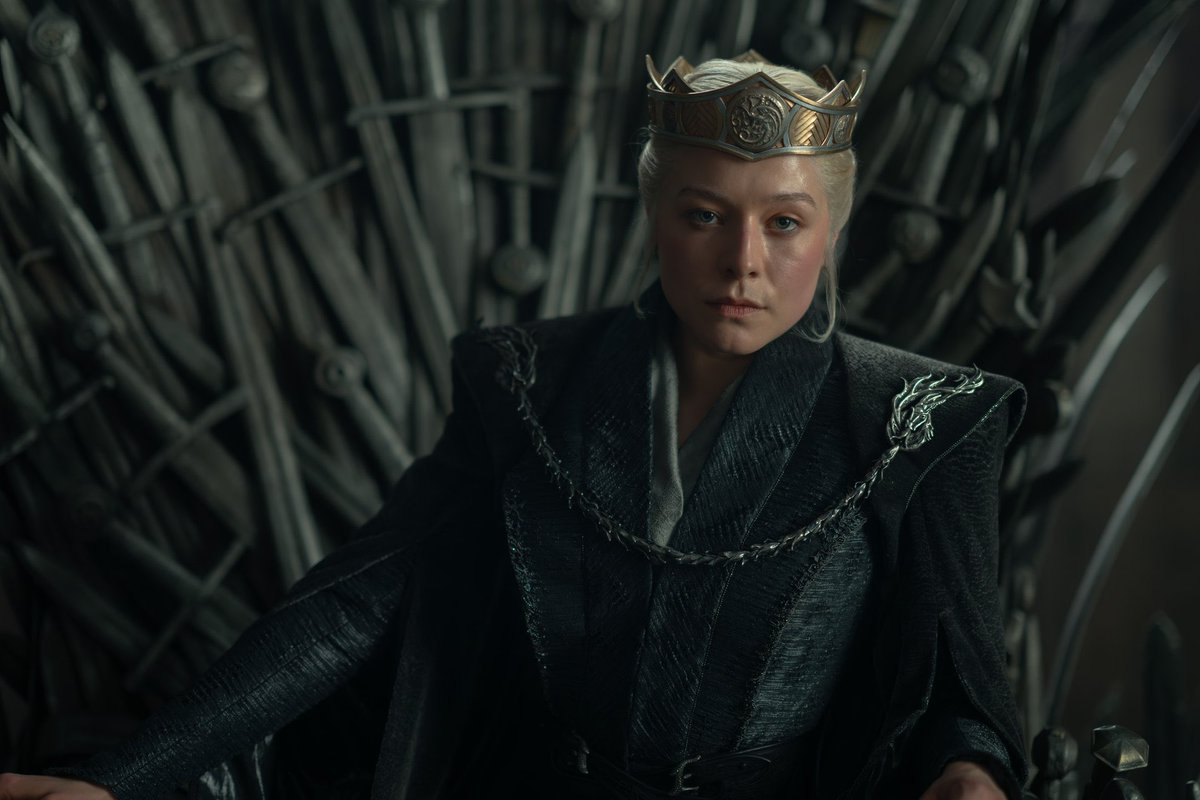 iamNicoo0's tweet photo. La forma en que retratan la ansiedad que está viviendo Rhaenyra a causa de la corona es espectacular.

Es como si hubieran tomado lo mejor del lado político de las primeras temporadas de Game of Thrones y lo hubieran condensado en este capítulo.

HBO, como siempre, luciéndose. https://t.co/IfWxCWncmY