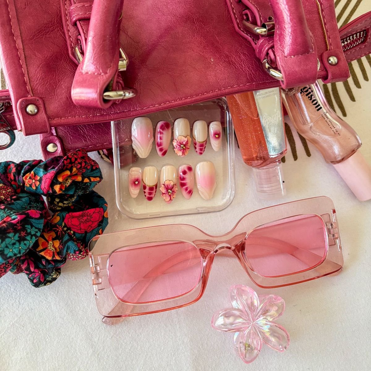 The_Lilyane's tweet photo. Summer nails 🥥🌴🌺🌅🌊 https://t.co/PIif0kCIfV