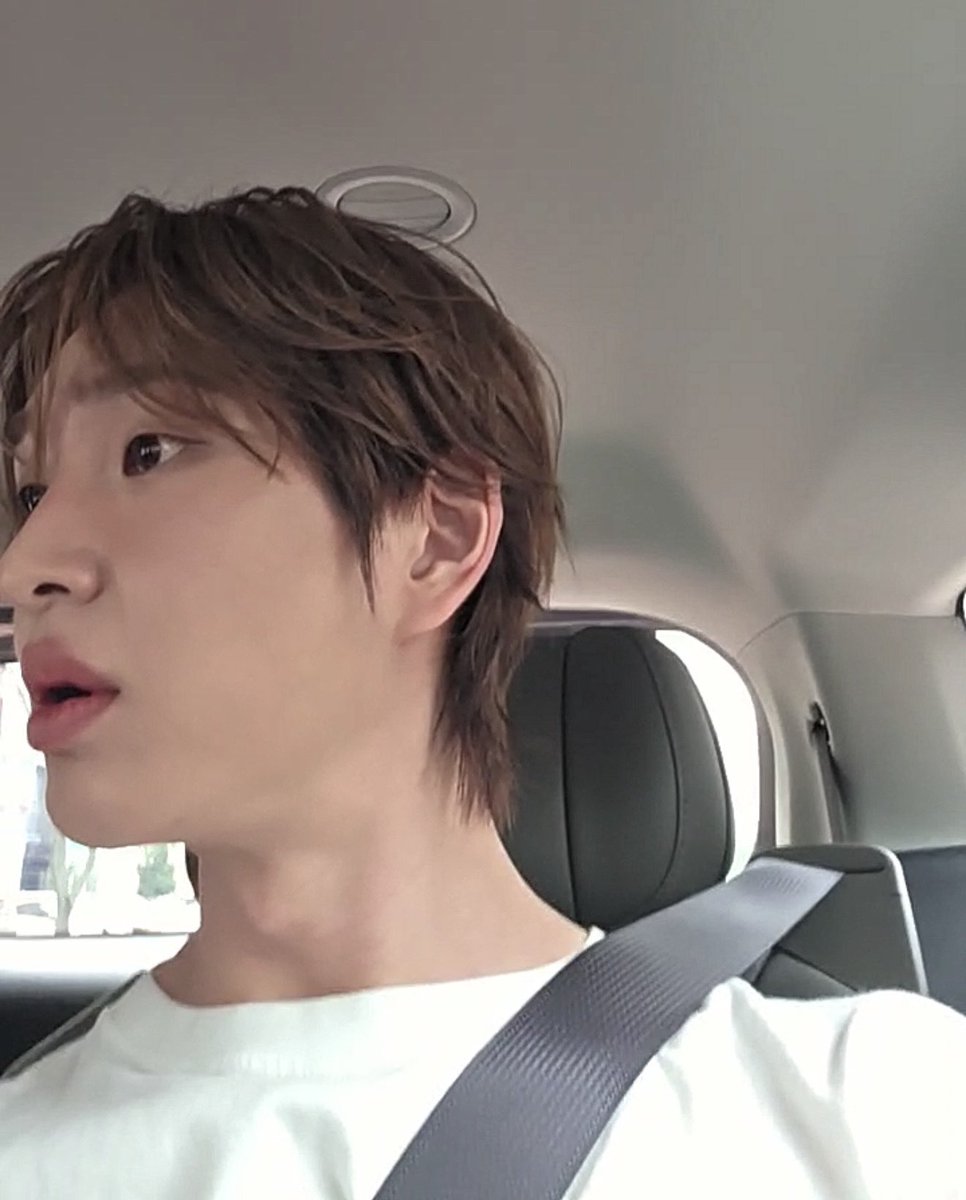 softandjinki's tweet photo. IM TAKING SCREENSHOTS FOR MY LIFE HE IS SO FREAKING PRETTYYYYYY #온유 https://t.co/s2L3zMVmtm