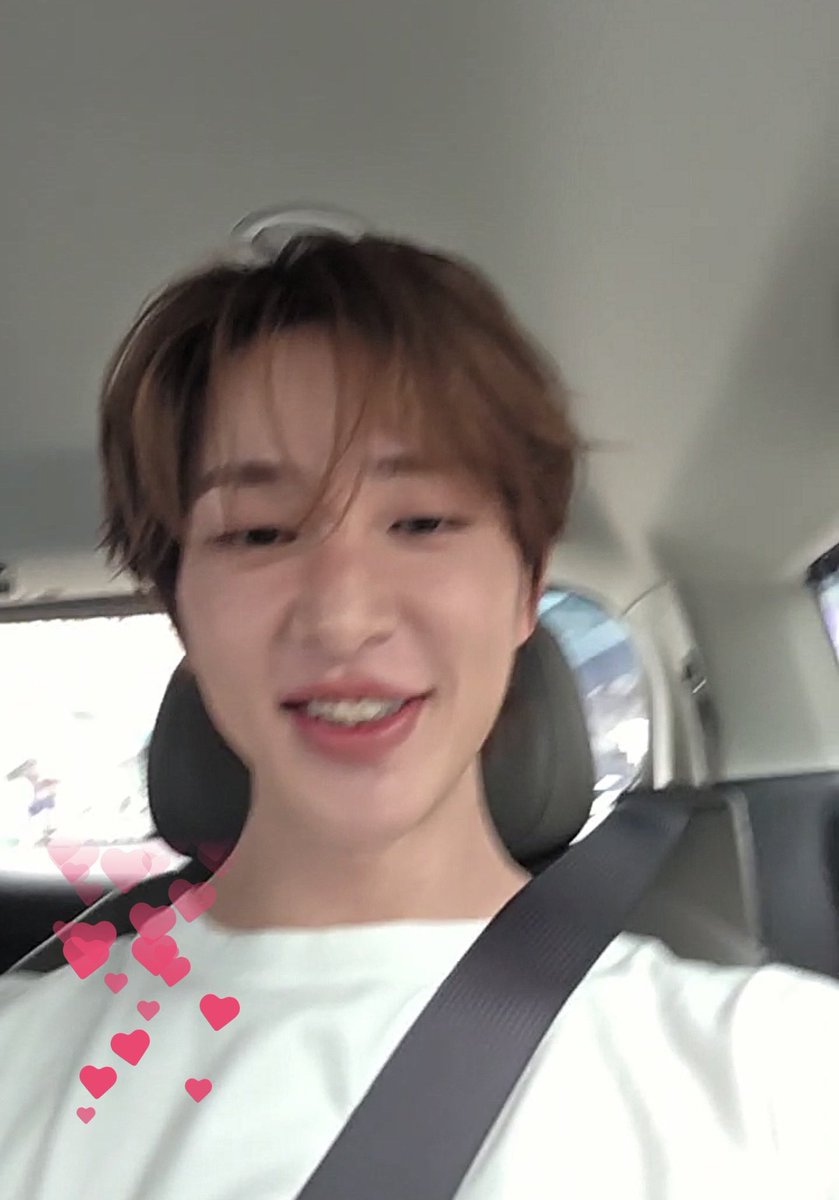 softandjinki's tweet photo. IM TAKING SCREENSHOTS FOR MY LIFE HE IS SO FREAKING PRETTYYYYYY #온유 https://t.co/s2L3zMVmtm