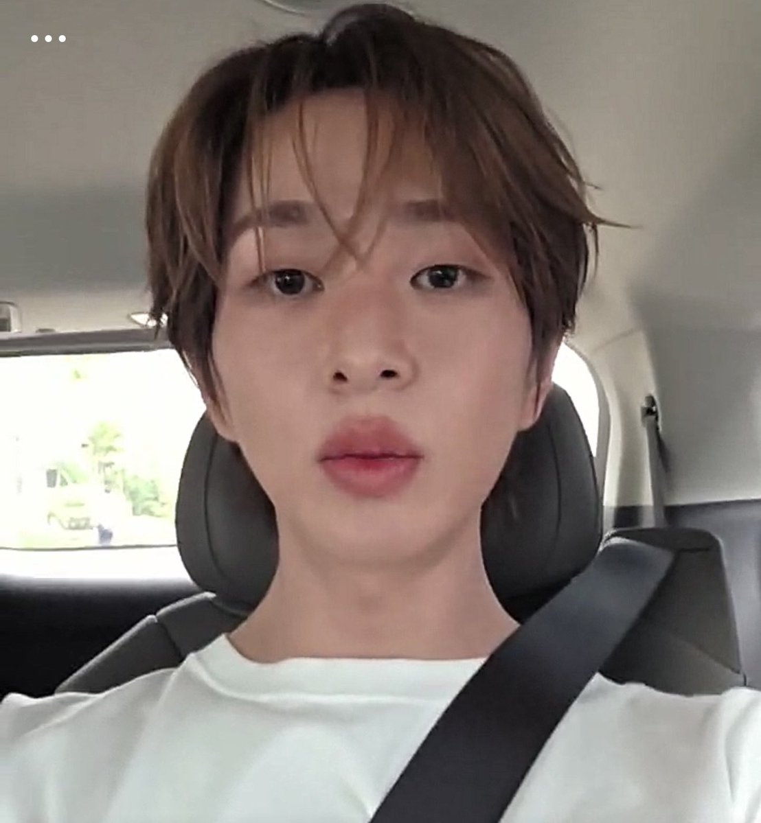 softandjinki's tweet photo. IM TAKING SCREENSHOTS FOR MY LIFE HE IS SO FREAKING PRETTYYYYYY #온유 https://t.co/s2L3zMVmtm