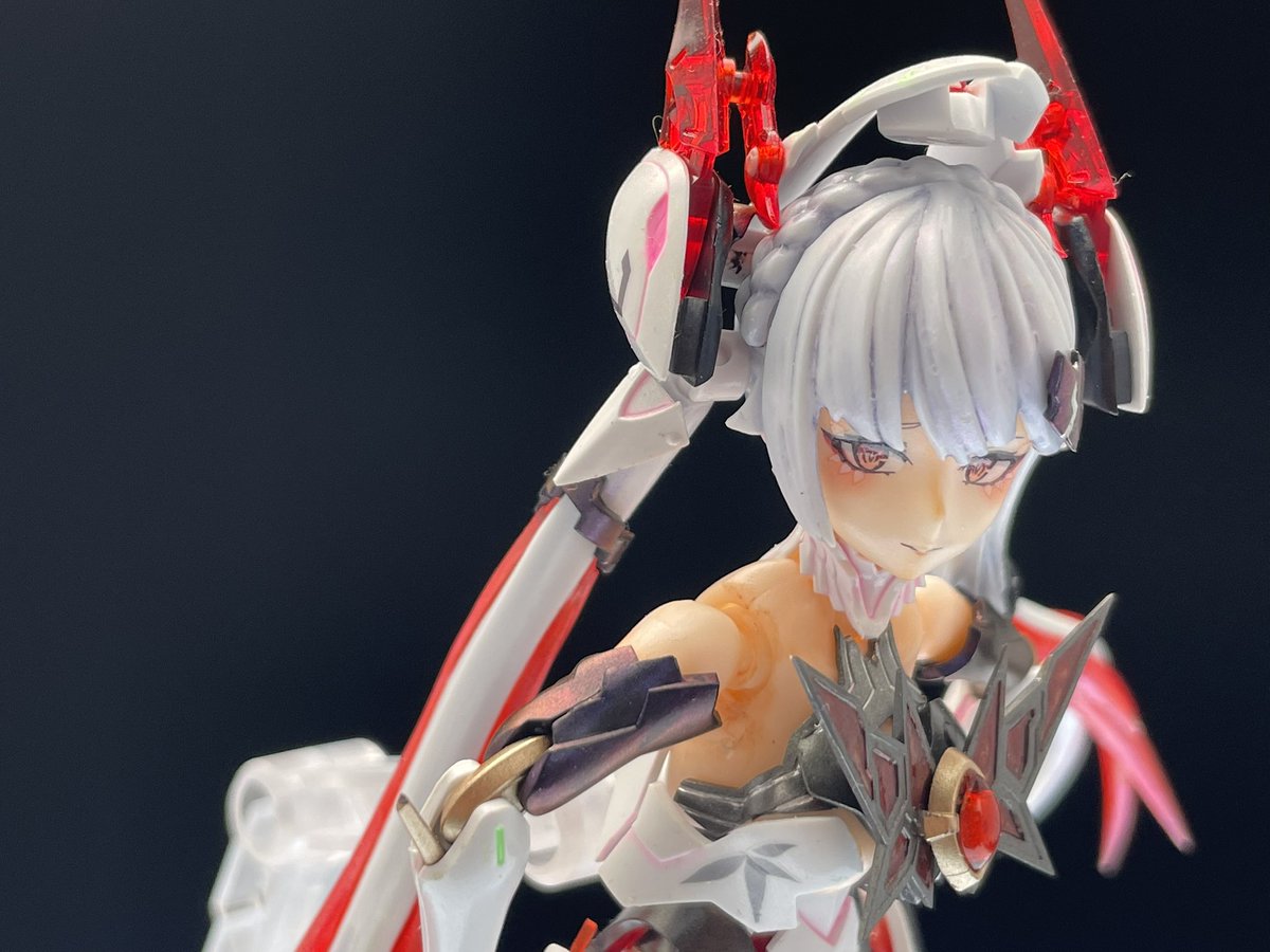 Suzu2251's tweet photo. 紫微星　白フル装備状態から素体に戻し。
スマホカメラ上手く扱えんな
自動補正で背景布が青っぽくなる
肉眼では新背景布、すごく黒いのになぁ https://t.co/swUdfsV7jG