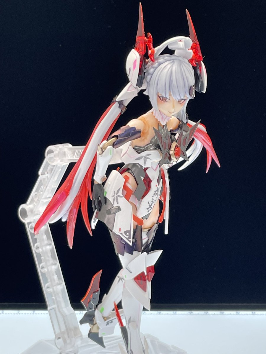 Suzu2251's tweet photo. 紫微星　白フル装備状態から素体に戻し。
スマホカメラ上手く扱えんな
自動補正で背景布が青っぽくなる
肉眼では新背景布、すごく黒いのになぁ https://t.co/swUdfsV7jG