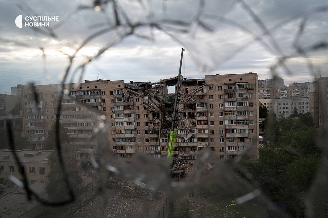 IrynaVoichuk's tweet photo. Another painful dawn in Kyiv after yet another nightmare night.

Russia launched dozens of missiles at the Ukrainian capital, killing ten people and injuring more than 50.

Rescue efforts are ongoing at the sites. https://t.co/gIYryfOsUc