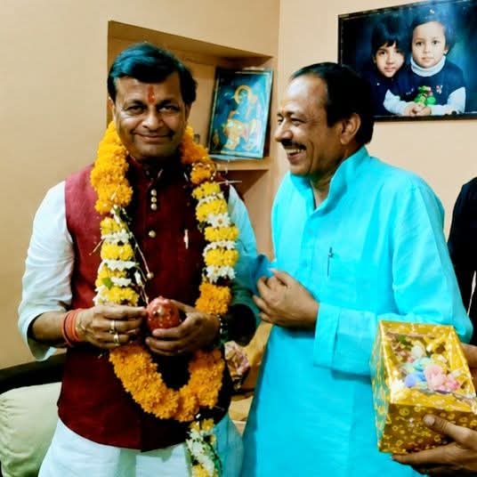 ManojDubeybjp's tweet photo. सांस्कृतिक राष्ट्रवाद के संस्कार एवं विचार के प्रखर संवाहक आदरणीय दादा @PawaiyaJai जी (अध्यक्ष, मध्यप्रदेश वित्त आयोग) को जन्मदिन की हार्दिक बधाई 💐
प्रभु श्री रामजी की कृपा से आप सदा स्वस्थ्य, प्रसन्न एवं दीर्घायु रहें।
   अनंत शुभकामनाएं 🙏
 @BJP4MP @JansamparkMP @BJP4India https://t.co/Vt3v93bna0