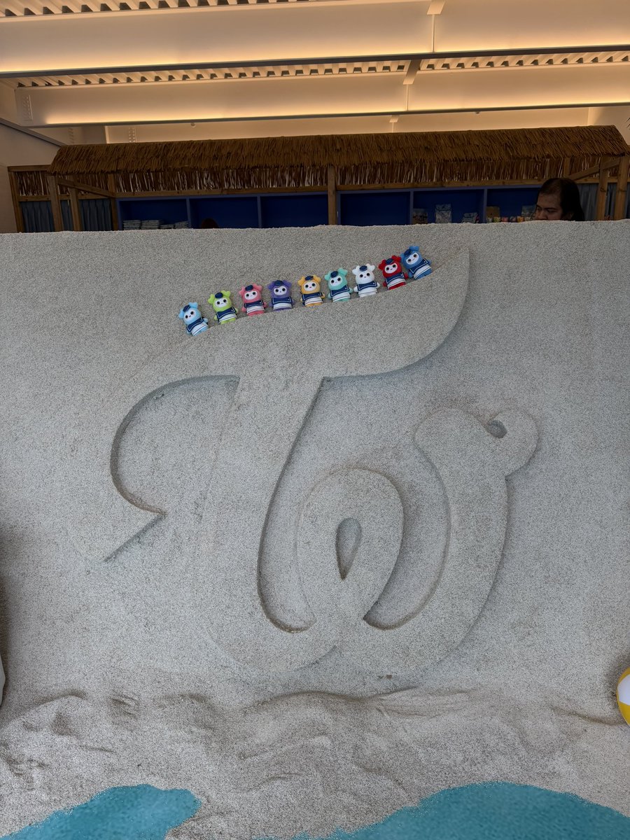 twicedaebag's tweet photo. #TWICE_THISISFOR_POPUP #FANS_SHOP #팬즈샵 https://t.co/No432zDcme