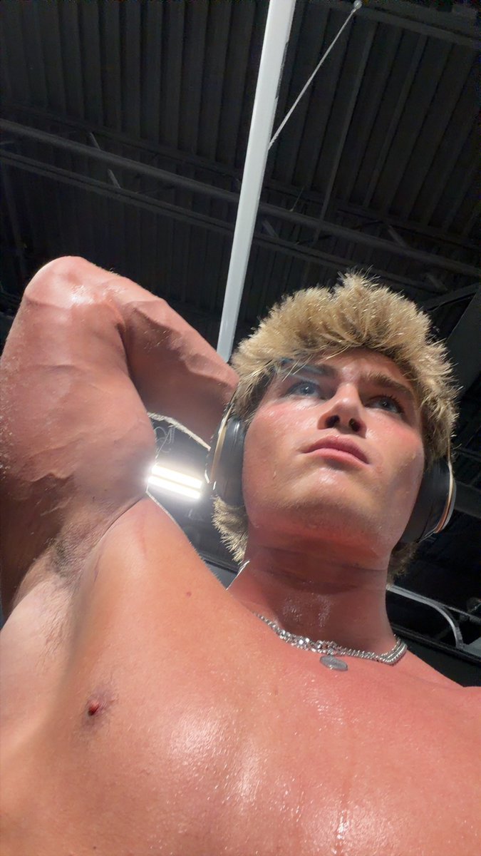 thisisntdgen's tweet photo. Make sure you follow me because things are going to get crazy around here 😈 #Alpha #LateNight #AfterDark https://t.co/gR57VEkaXj